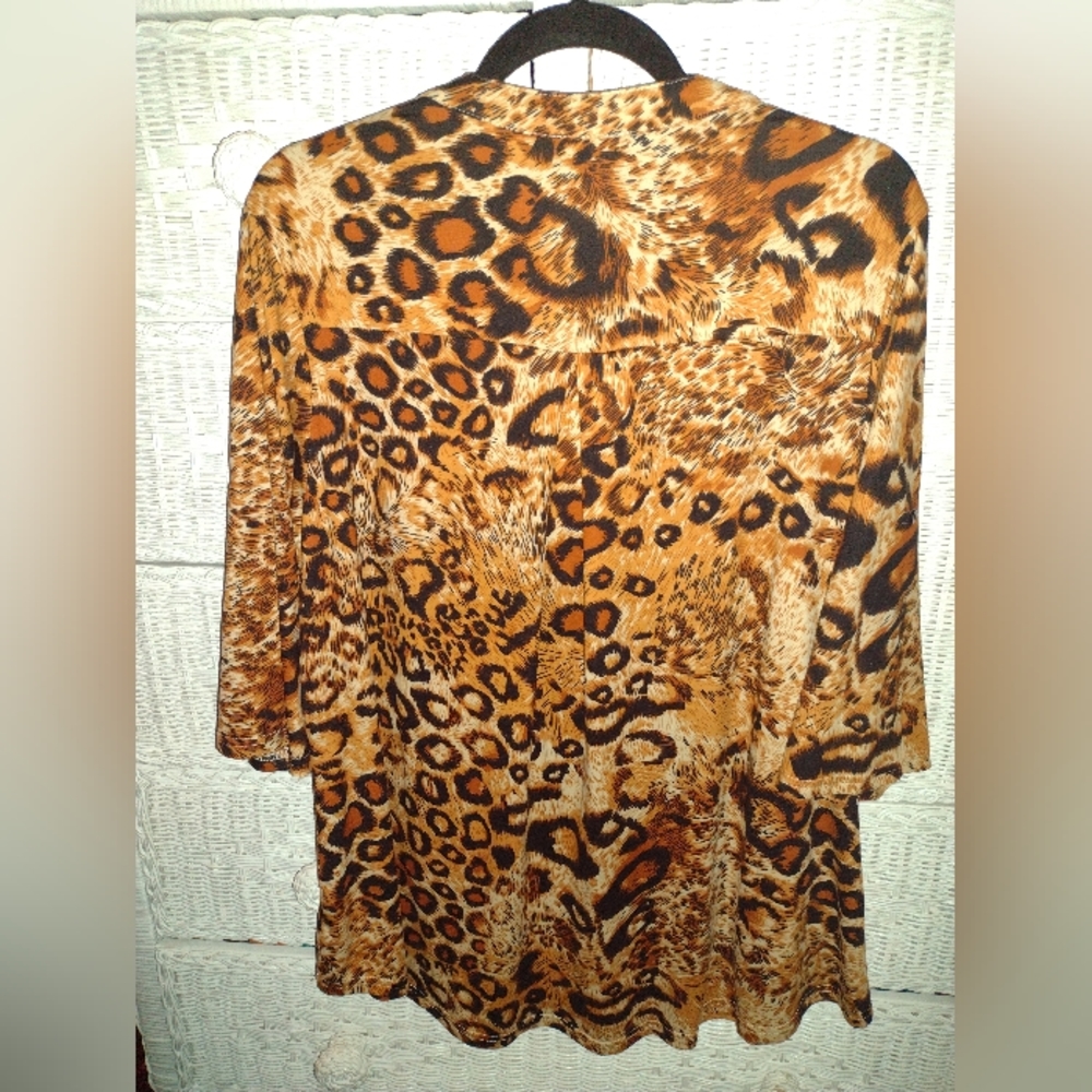 Othyroce blouse. NWOT - Picture 2 of 3